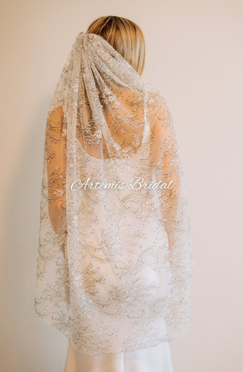Valerie Chantilly Lace Veil