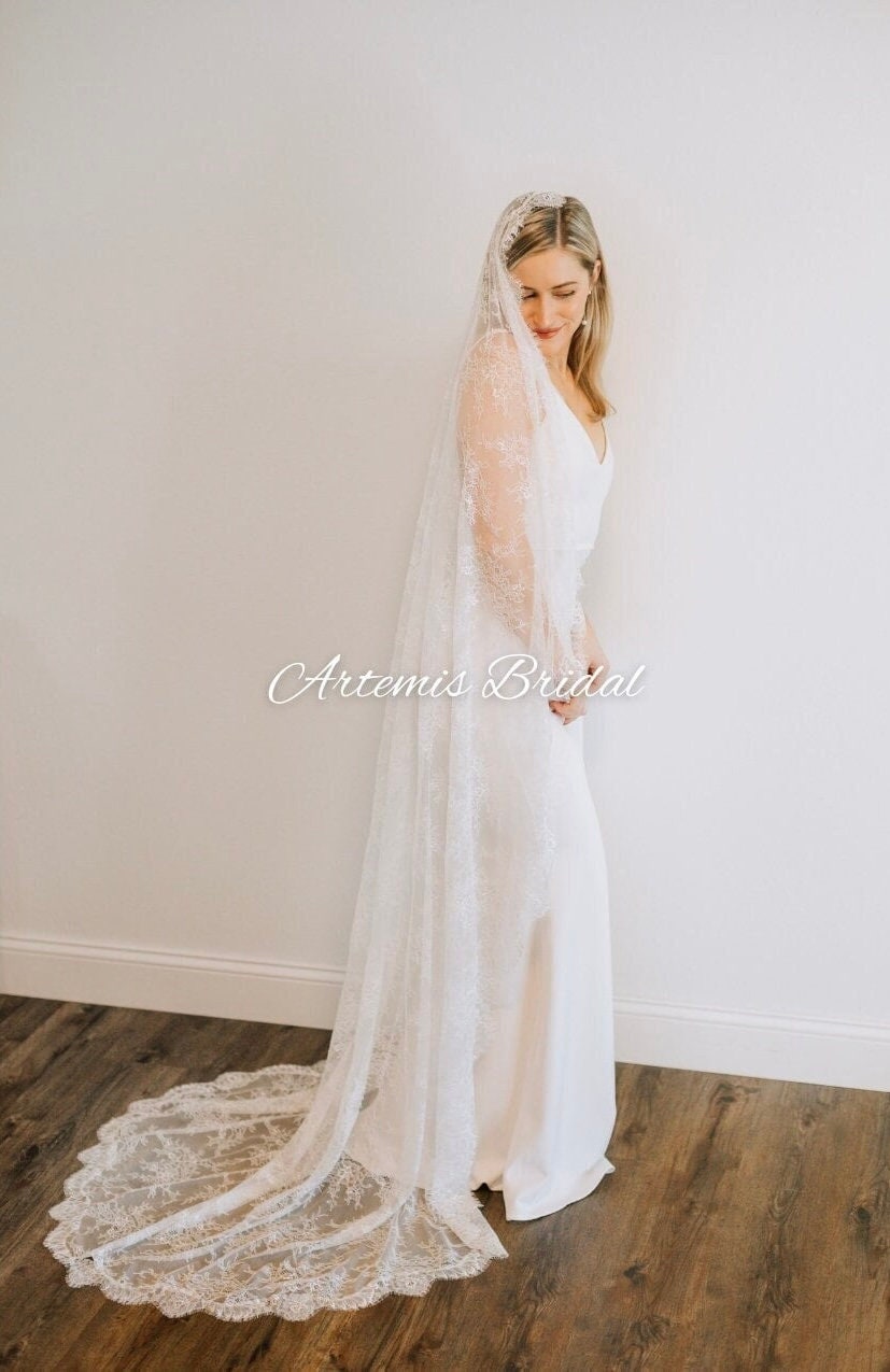 Lucille Chantilly Lace Mantilla Veil