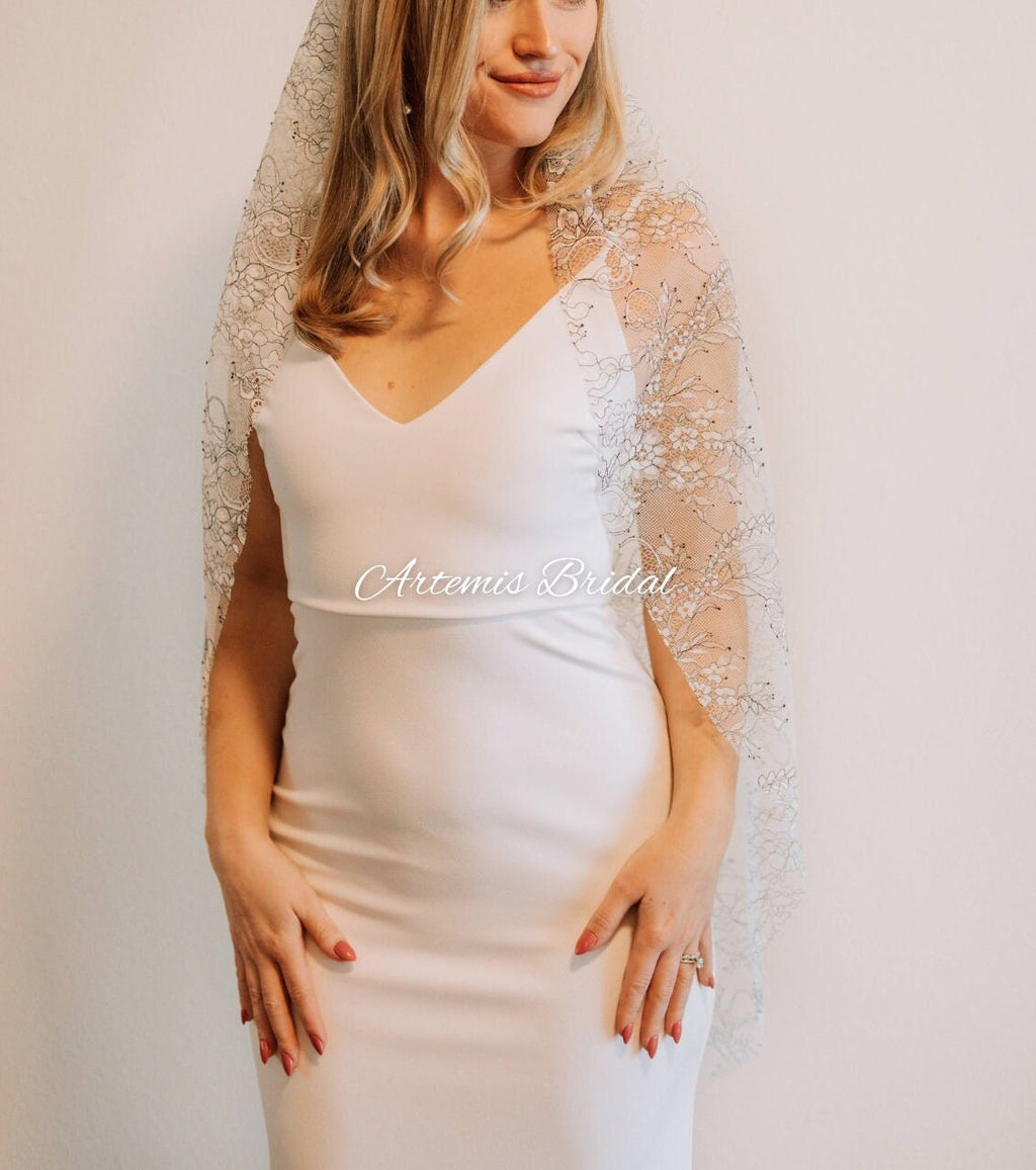 Valerie Chantilly Lace Veil