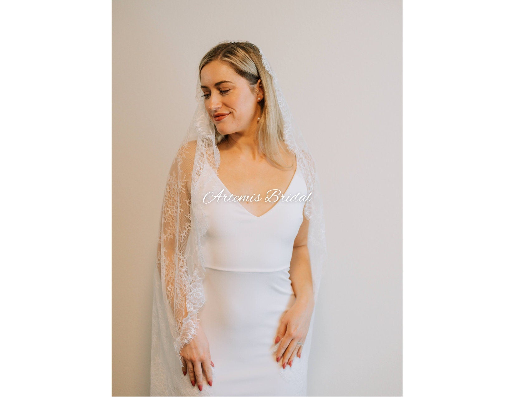 Lucille Chantilly Lace Mantilla Veil