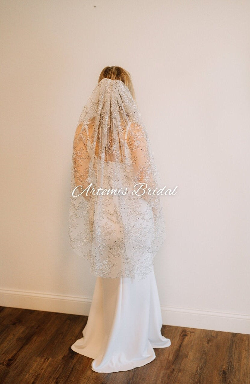 Valerie Chantilly Lace Veil
