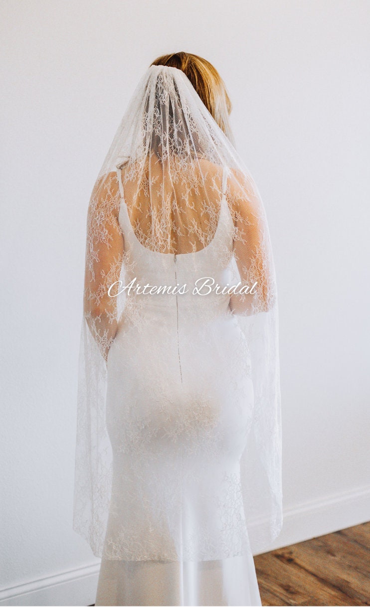 Lucille Chantilly Lace Veil