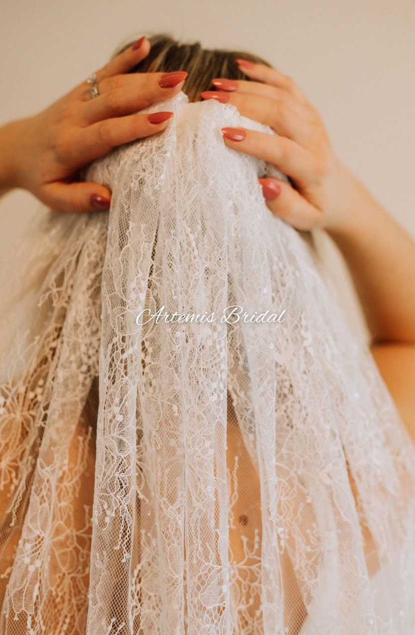 Florence Chantilly Lace Veil