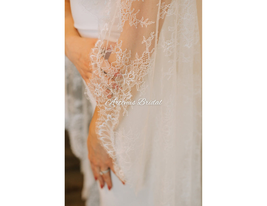 Lucille Chantilly Lace Mantilla Veil