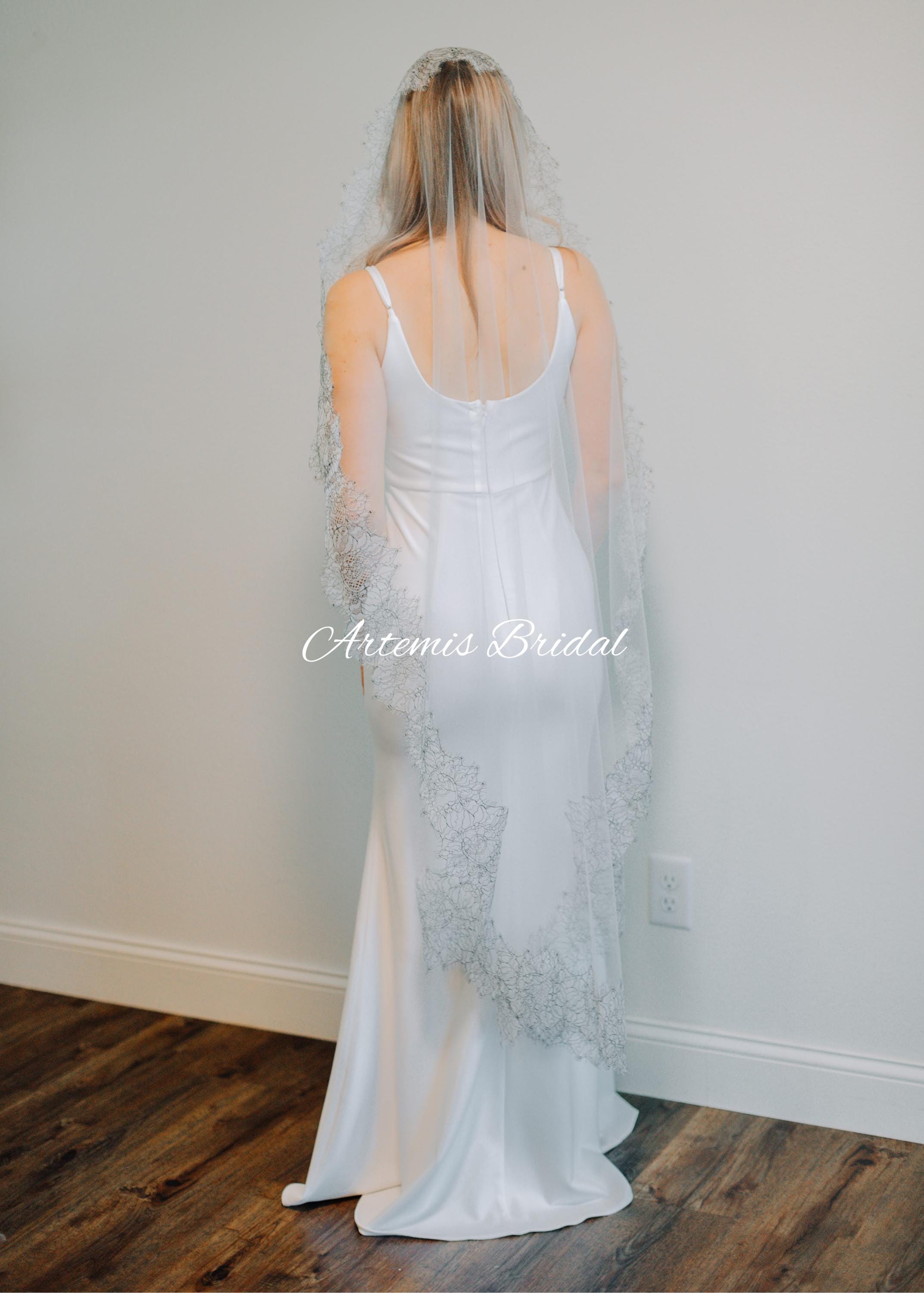 Olivia Black & White Mantilla Veil