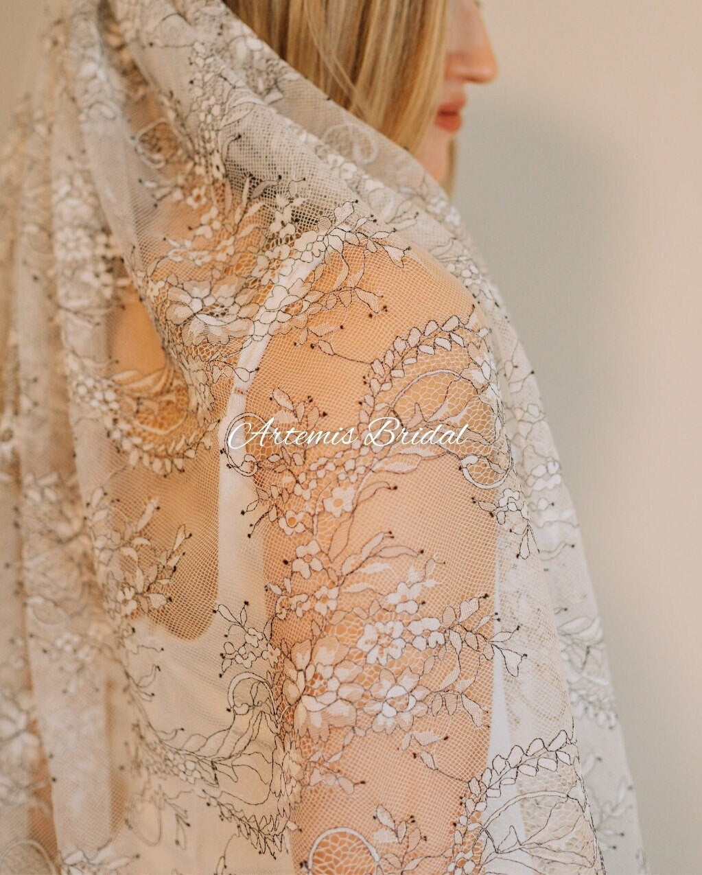 Valerie Chantilly Lace Veil