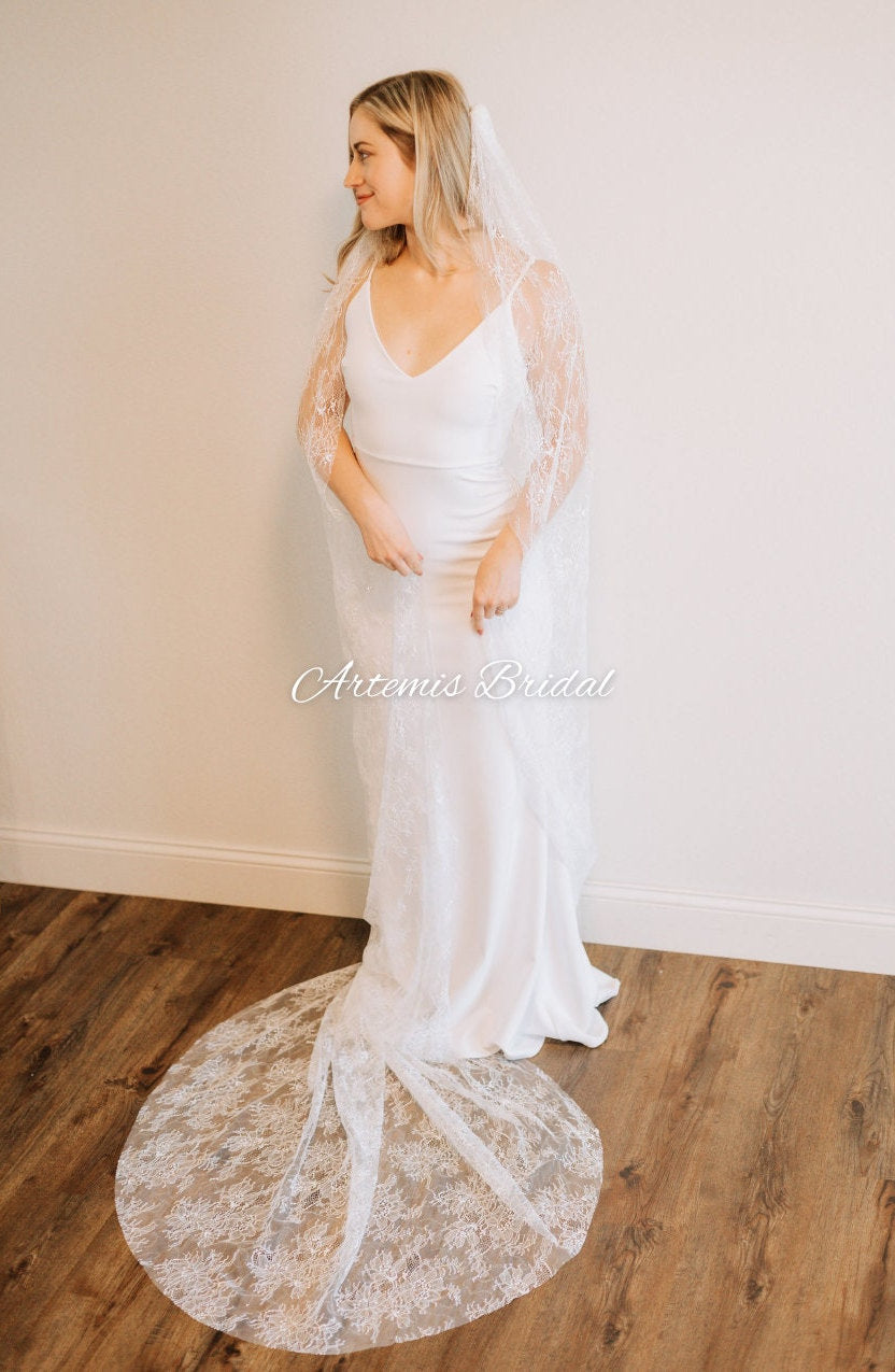 Florence Chantilly Lace Veil