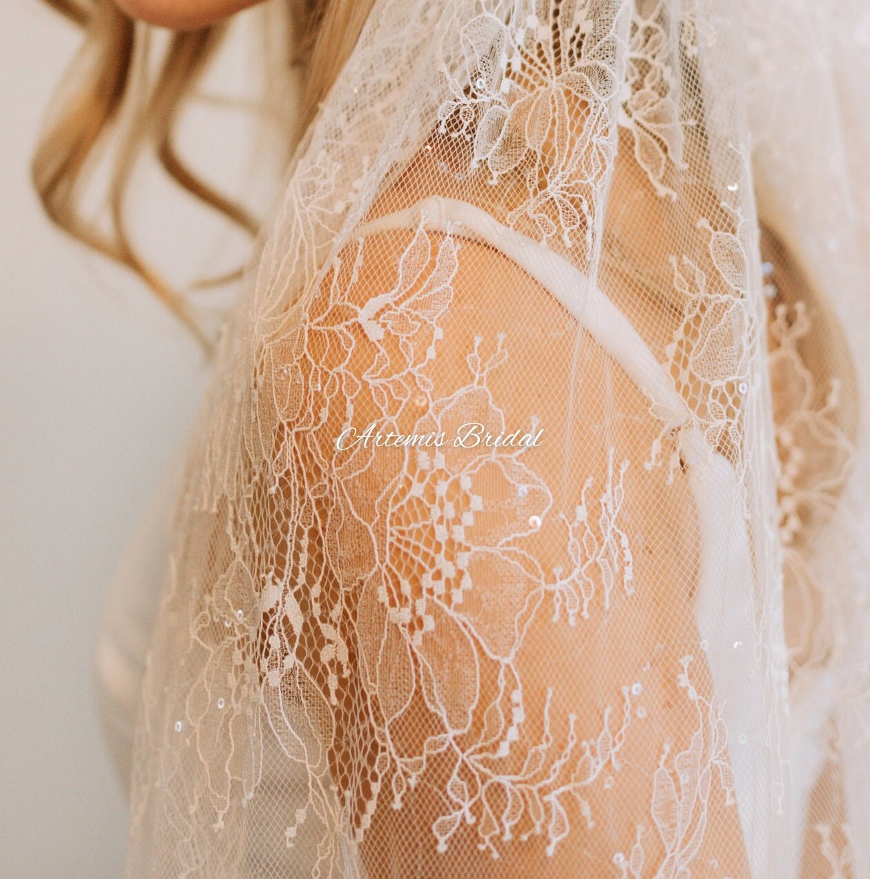 Florence Chantilly Lace Veil