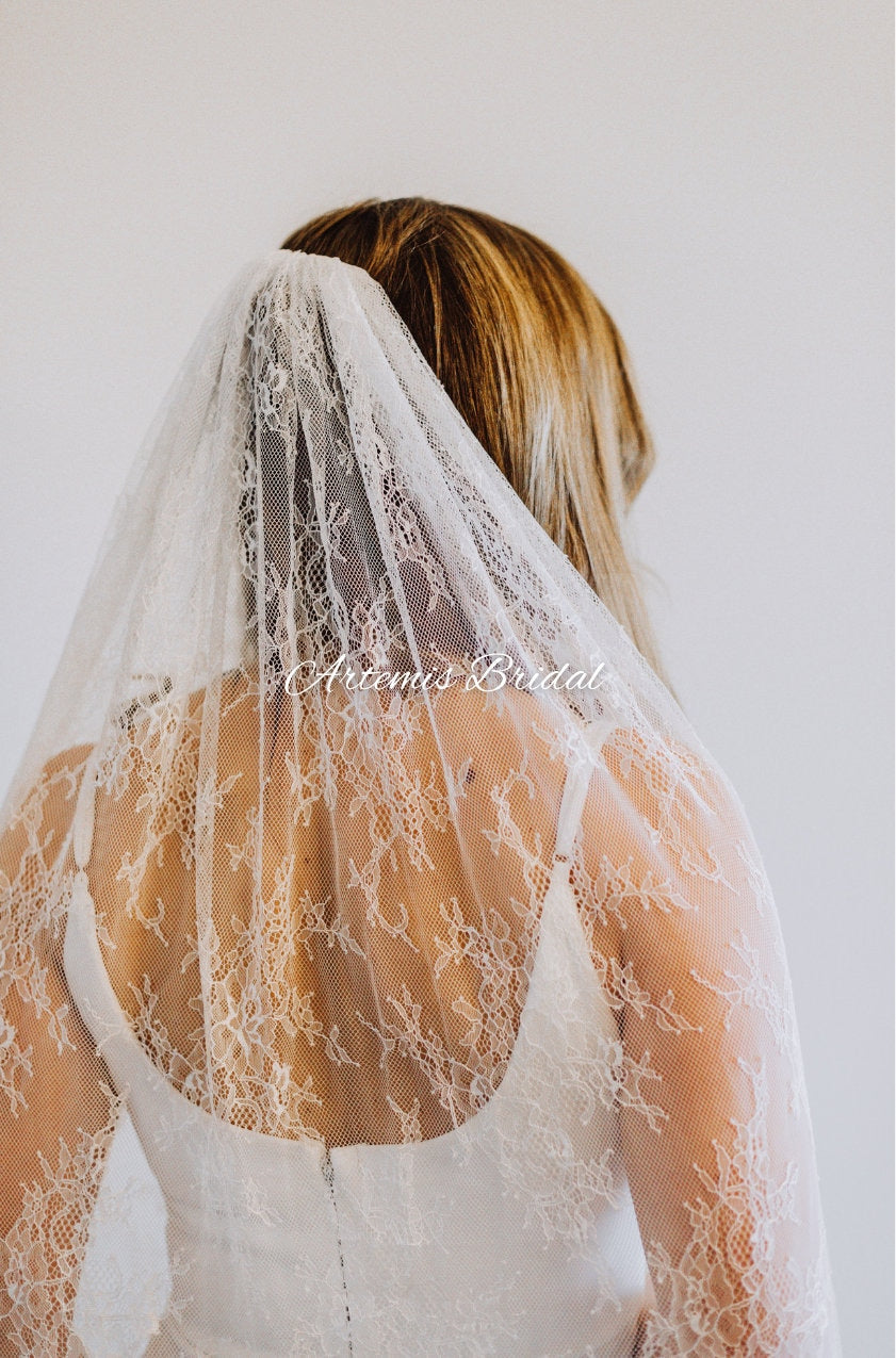 Lucille Chantilly Lace Veil
