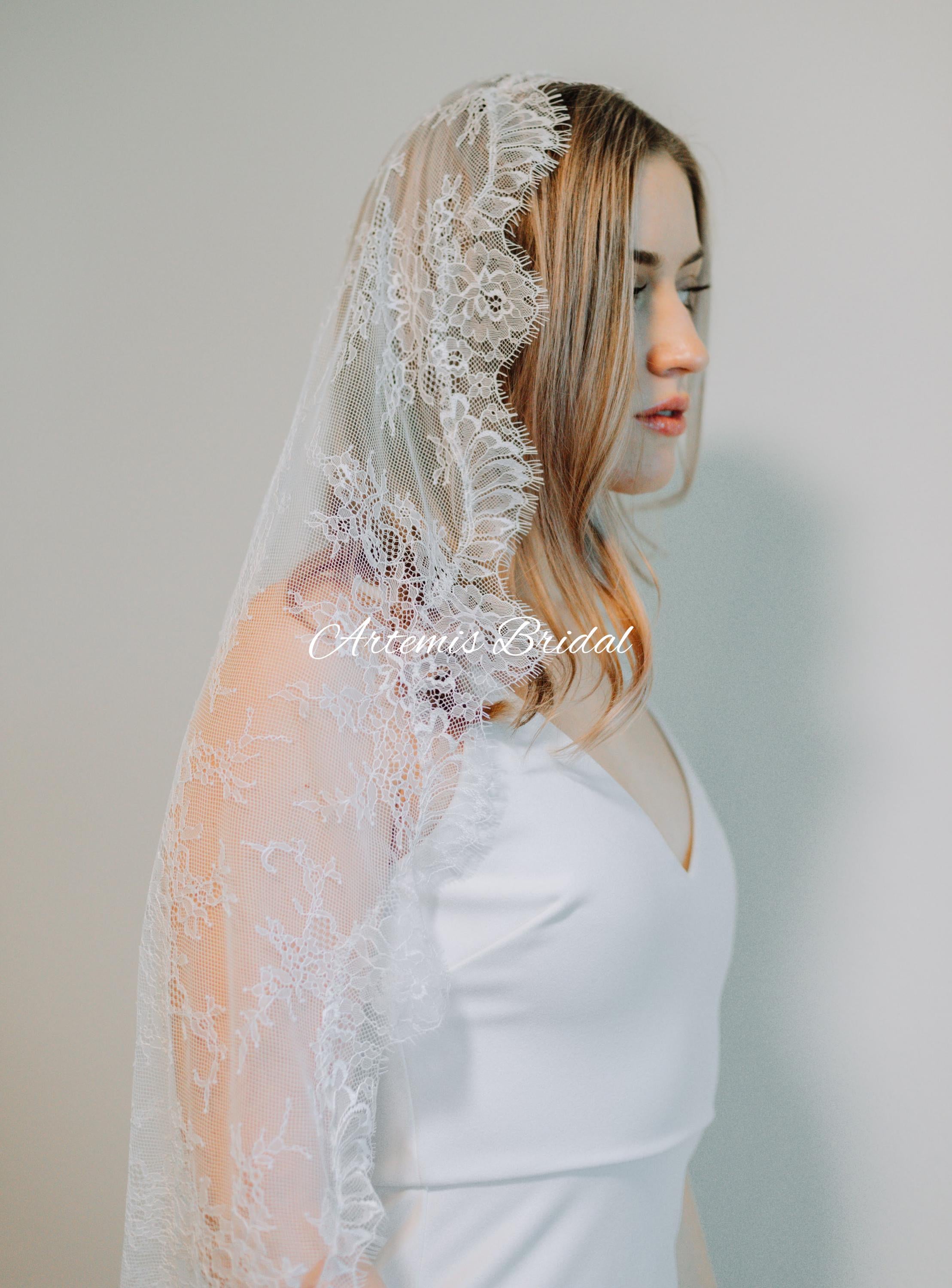Lucille Chantilly Lace Mantilla Veil