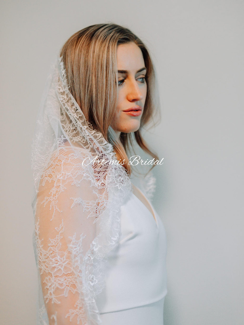 Lucille Chantilly Lace Veil