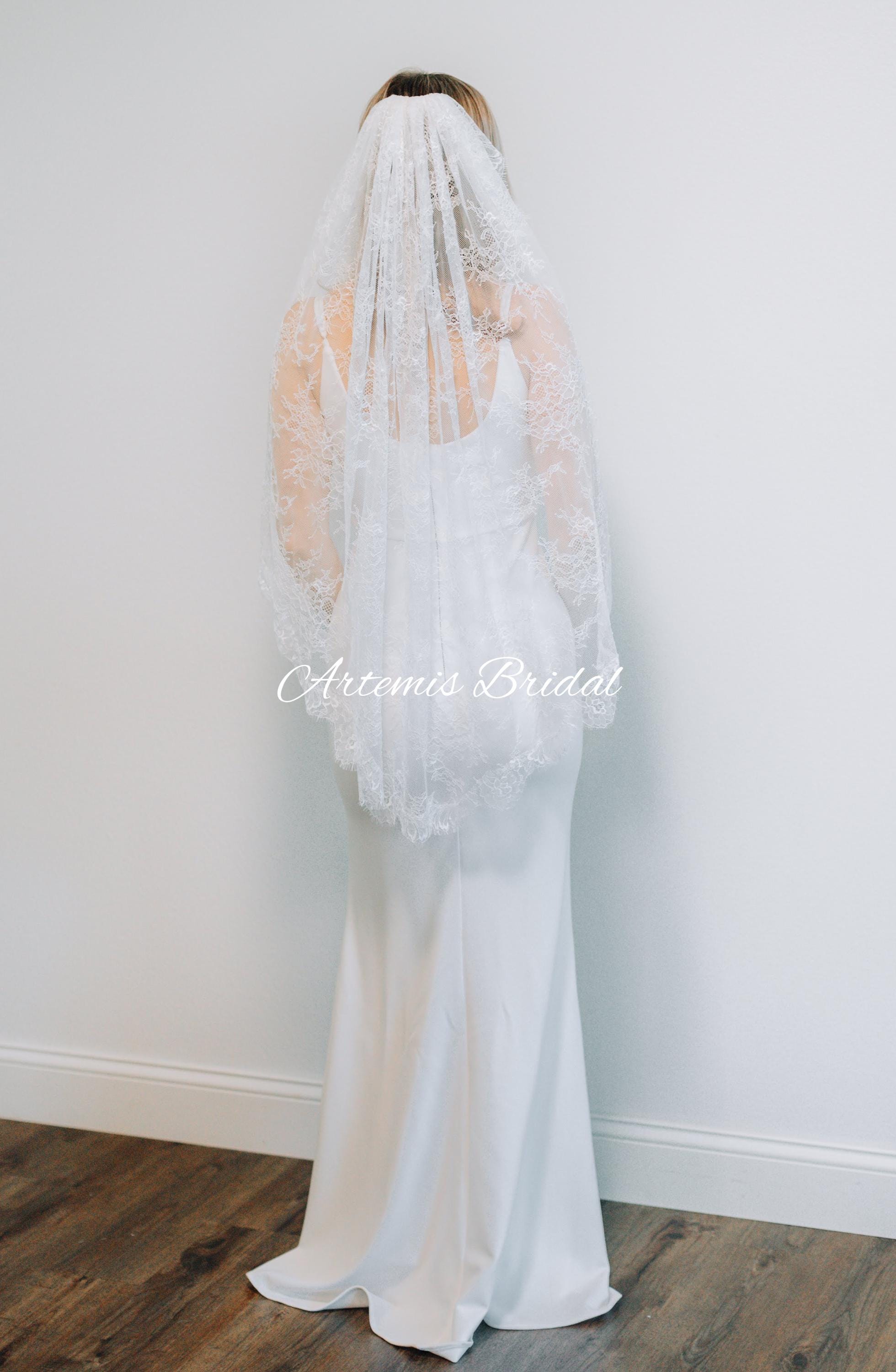 Lucille Chantilly Lace Veil