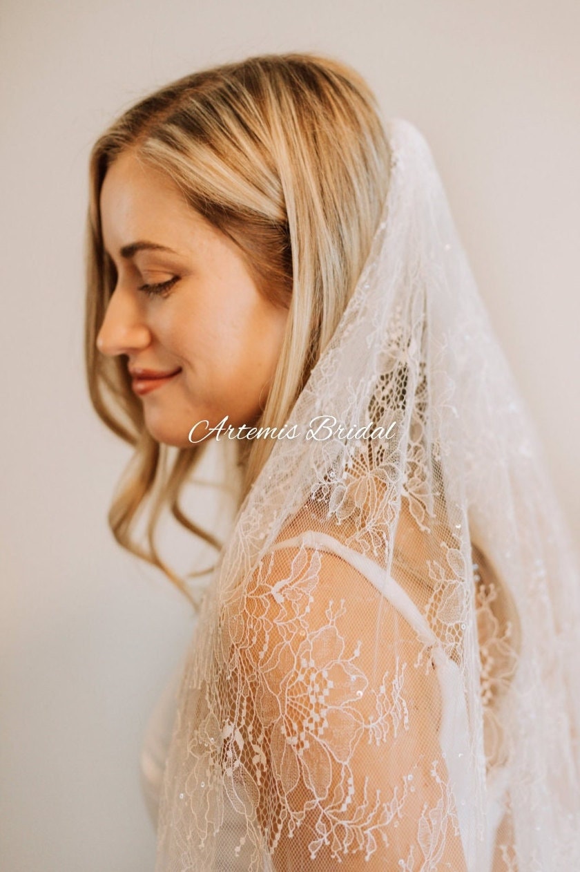 Florence Chantilly Lace Veil